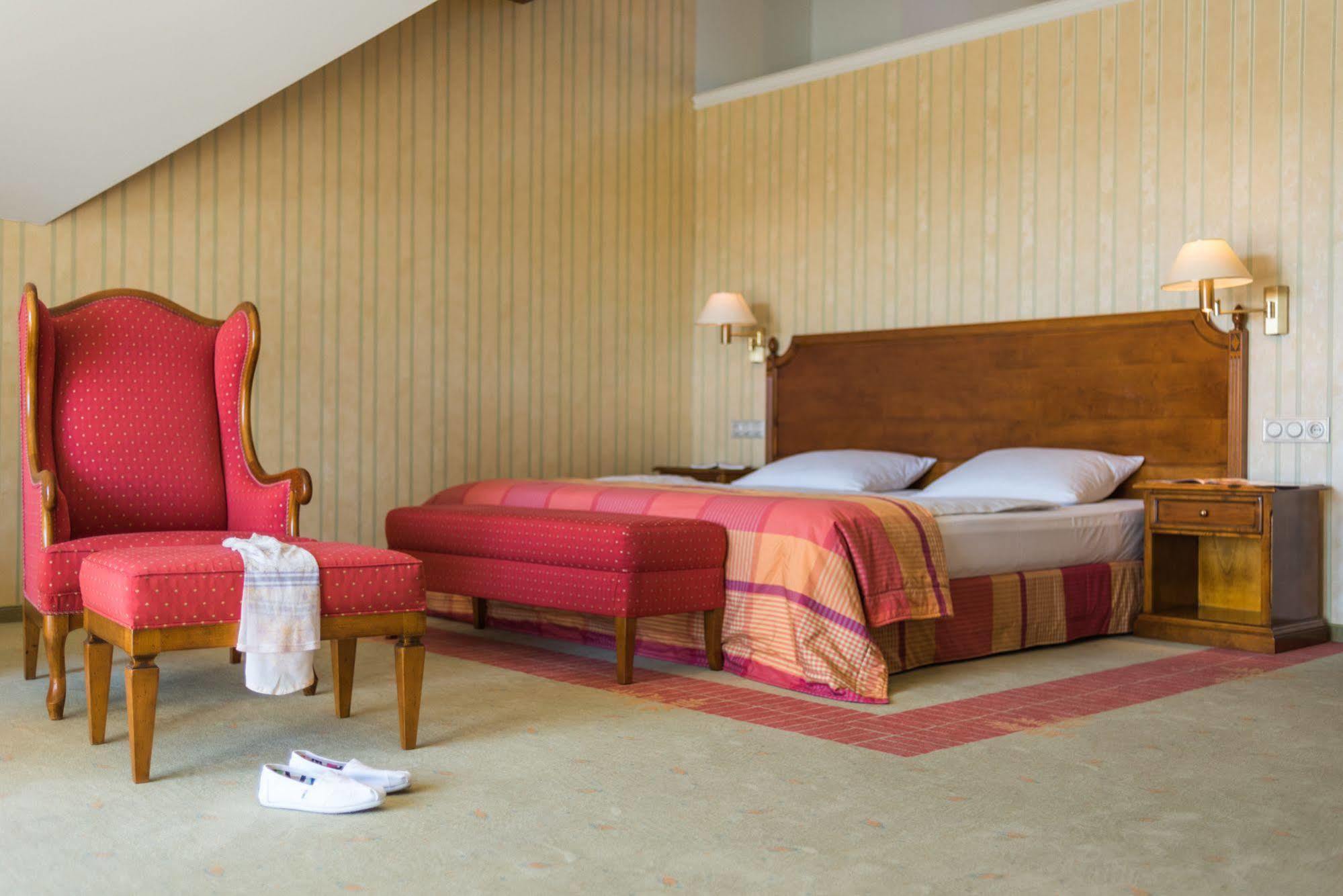 Lohmann's Romantik Hotel Gravenberg Langenfeld  Bagian luar foto