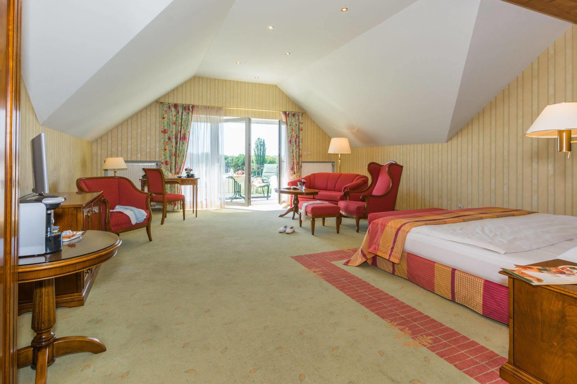 Lohmann's Romantik Hotel Gravenberg Langenfeld  Bagian luar foto