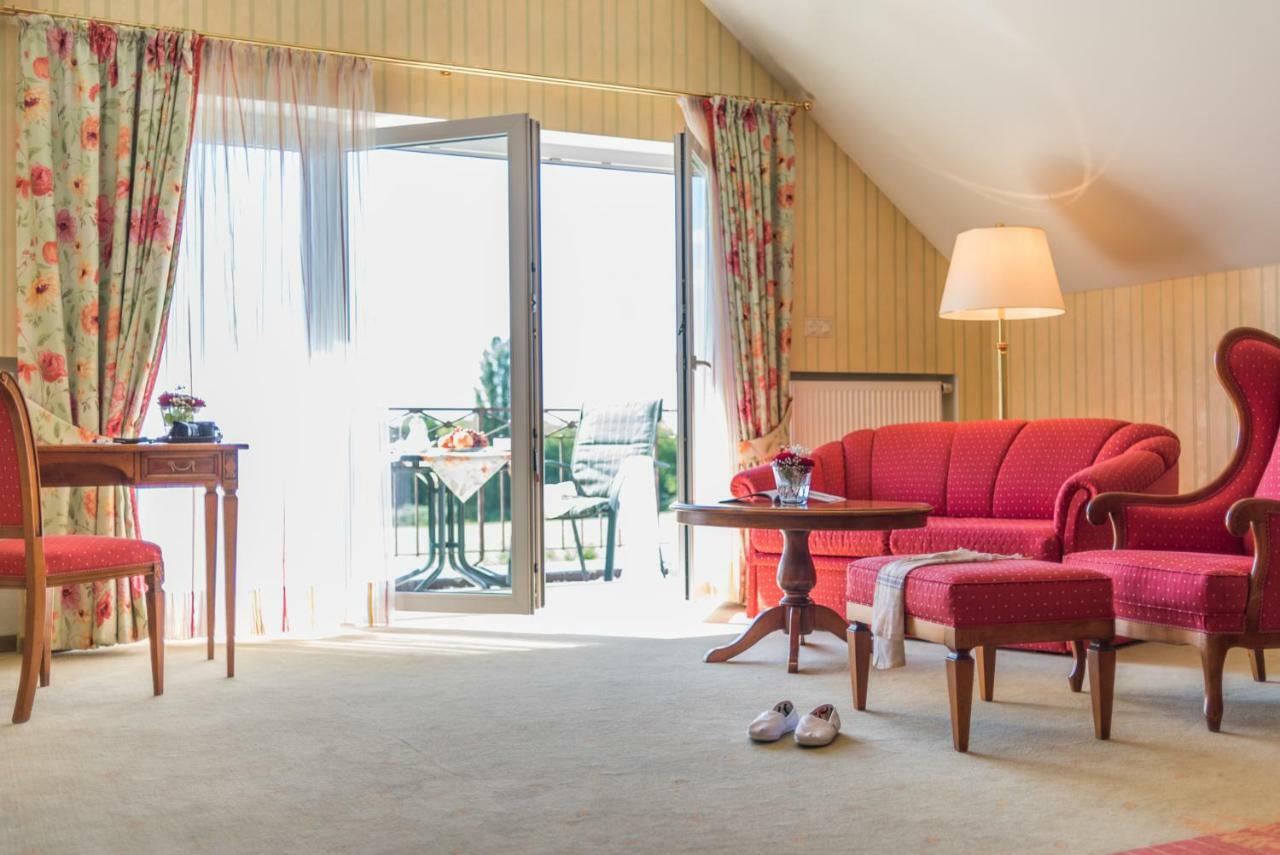 Lohmann's Romantik Hotel Gravenberg Langenfeld  Bagian luar foto
